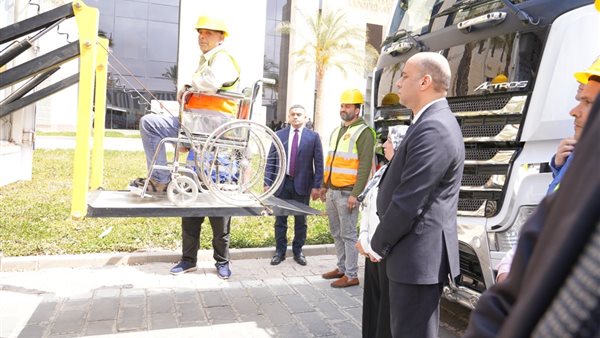 وزير العمل يطلق 4 وحدات تدريب متنقلة لتأهيل الشباب وذوي الهمم لسوق العمل