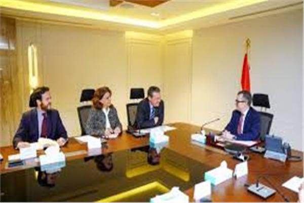 وزير التخطيط يبحث مع البنك الأوروبي دعم استقرار الاقتصاد المصري في ظل التحديات العالمية