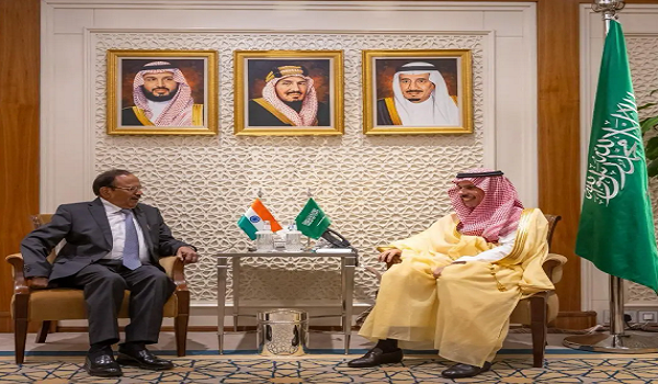 وزير الخارجية يستقبل مستشار الأمن الوطني الهندي