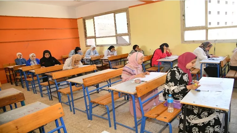 طلاب الثانوية العامة 2026 يؤدون امتحان التربية الدينية
