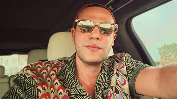 محمد إمام يشوق جمهوره لفيلم صقر وكناريا