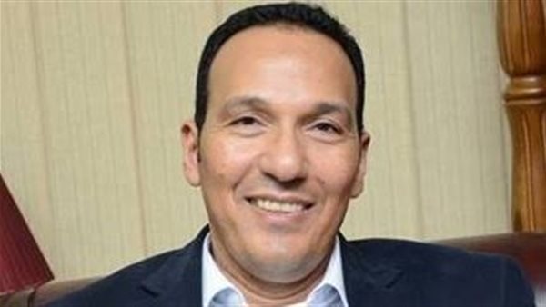 على حافة الهاوية... حينما يلتقي تاجر الصفقات بـ المرشد الغائب وسط ركام النيران