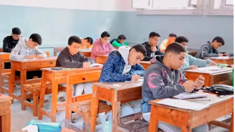 طلاب الثانوية العامة يؤدون اليوم امتحاني الفيزياء والتاريخ