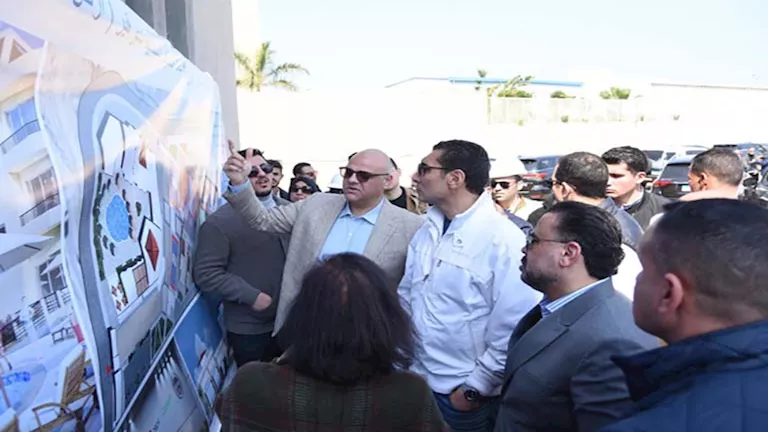 على مساحة 4.5 فدان.. وزير الرياضة يتفقد مشروع تطوير المدينة الشبابية ب