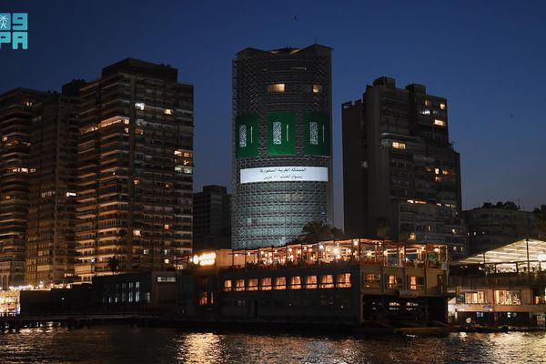 سفارة السعودية بالقاهرة تبرز هوية يوم العلم