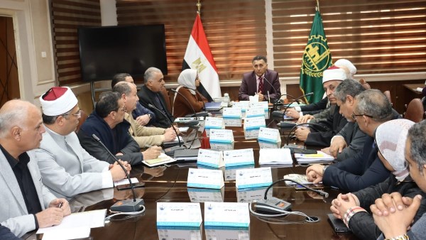 محافظ القليوبية يطمئن على انتظام سير العمل بالمديريات الخدمية