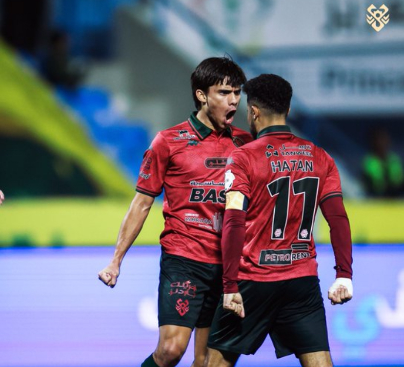 الخلود يخطف فوزا قاتلا من أنياب الخليج بدوري روشن