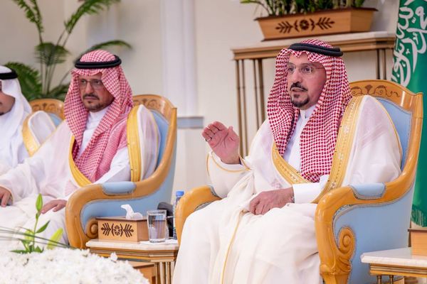 أمير القصيم و نائبه يستقبلان المهنئين بعيد الأضحى المبارك