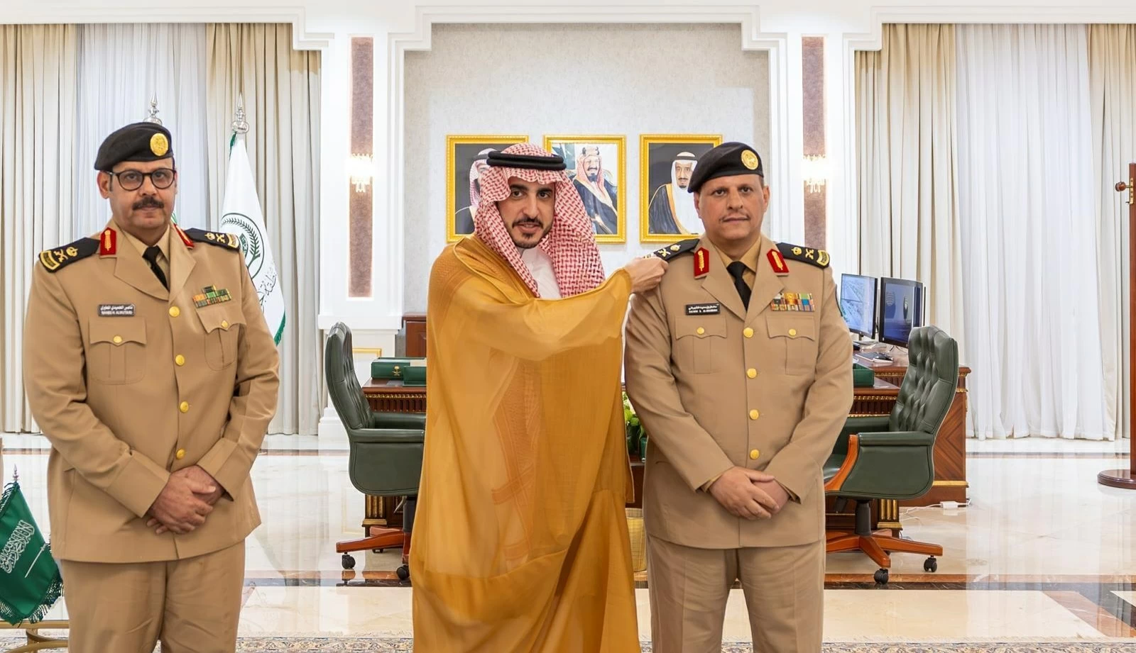 أمير الجوف يقلّد الشهراني رتبته الجديدة