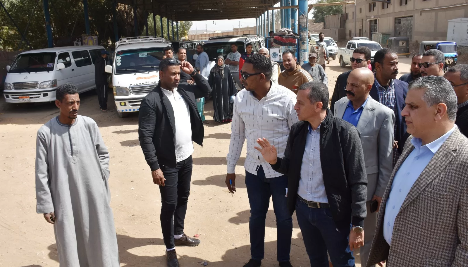 محافظ أسوان : يطالب بإصلاح وصيانة تسريب المياه لبعض العمارات السكنية في منطقة السيل