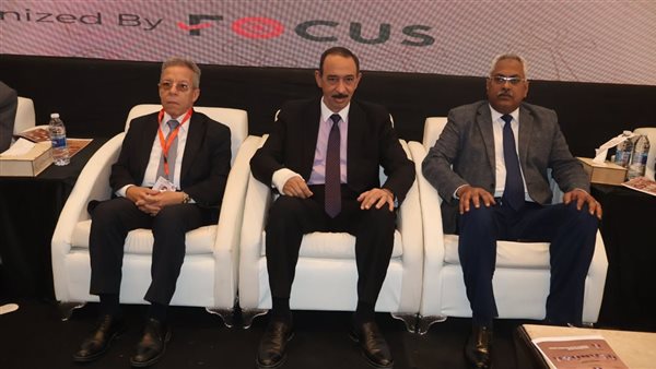 محافظ سوهاج ونقيب عام أطباء مصر يفتتحان المؤتمر الأول لنقابة أطباء سوهاج