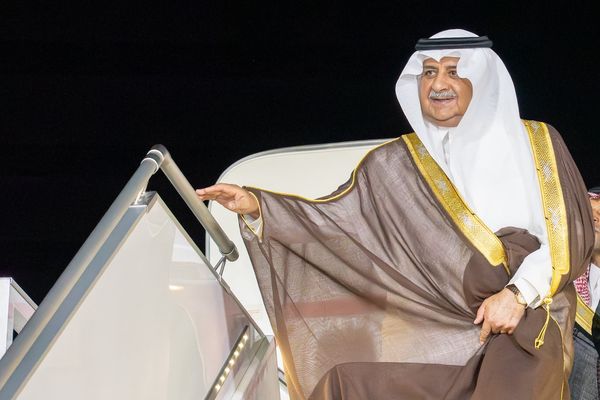 الأمير فهد بن سلطان يصل إلى تبوك
