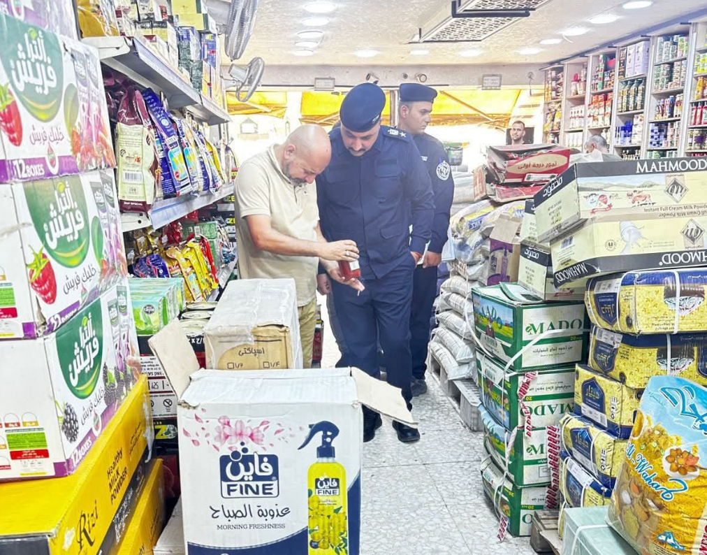 ضبط مواد غذائية منتهية الصلاحية ومعمل غش تجاري في ثلاث محافظات