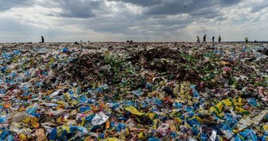 12 دقيقة استخدام و400 عام تلوث.. مصر تحاصر الأكياس البلاستيكية بالمادة 27 ومغريات ضريبية لإنتاج البدائل.. استراتيجية وطنية لخفض الاستهلاك.. المواصفة 3040 تنهي عصر النايلون القاتل وتدشن الجمهورية الخضر