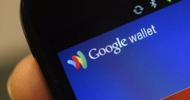 جوجل Wallet تضيف تتبعًا مباشرًا لرحلات الطيران على شاشة قفل أندرويد 16