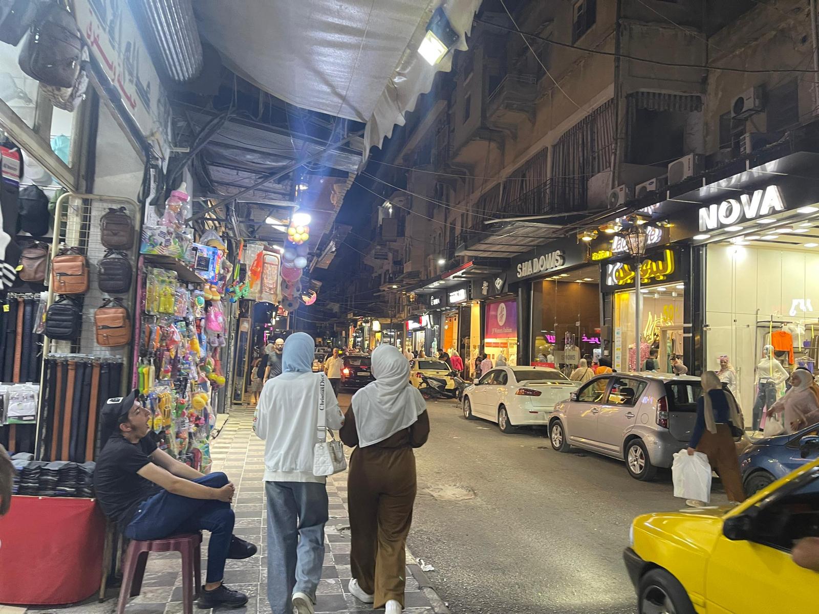 أسواق اللاذقية تدخل ذروة موسم العيد بحركة شراء متفاوتة