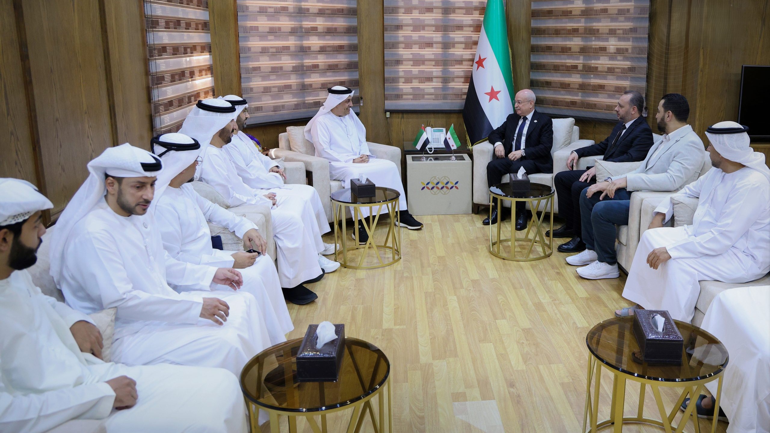 وفد إماراتي يبحث في دمشق فرص الاستثمار بقطاع النقل وتطوير الشحن البري