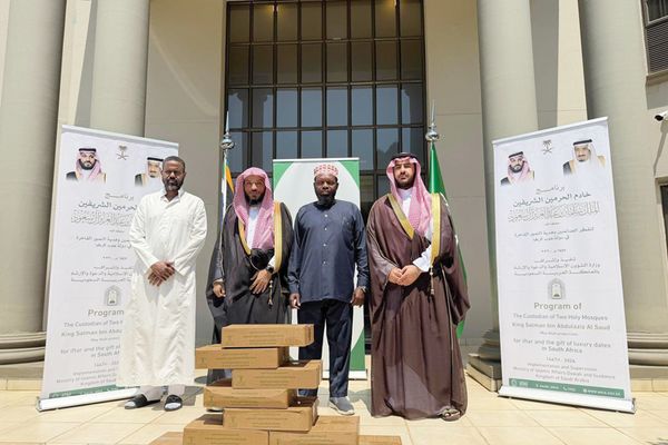 تنفيذ برنامجي خادم الحرمين لتوزيع التمور وتفطير الصائمين في عدد من الدول