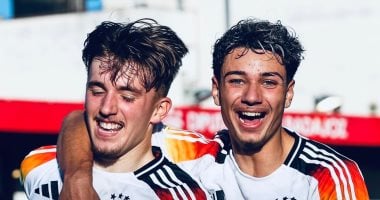 هوملز يعترف ويعلق بعد المطالب بإبعاده عن المنتخب