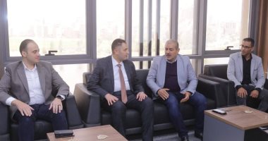 محافظ دمياط يناقش ملف تقنين أراضى الدولة مع المدير التنفيذى بهيئة الإصلاح الزراعى