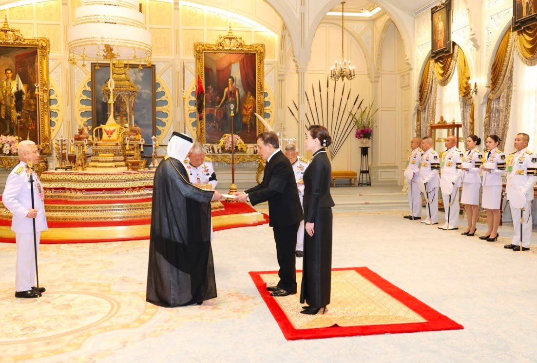 ‫ ملك تايلاند يتسلم أوراق اعتماد سفير دولة قطر