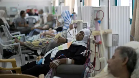 مرضى الفشل الكلوي بغزة محرومون من جلسات الغسيل
