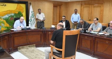 محافظ الفيوم يوجه بعدد من المساعدات خلال اللقاء الدورى لخدمة المواطنين