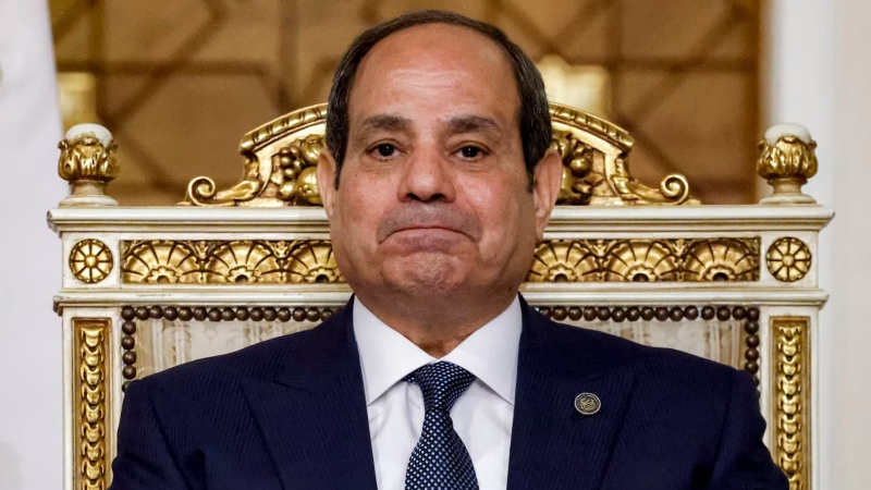 الرئيس السيسي يسير على خطى حسام حسن..