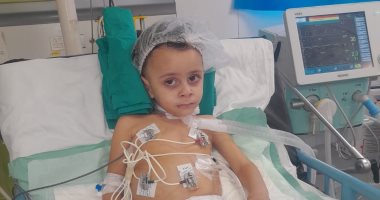 سالم النجار.. طفل يصارع الموت بين أجهزة التنفس وأمل العلاج خارج غزة