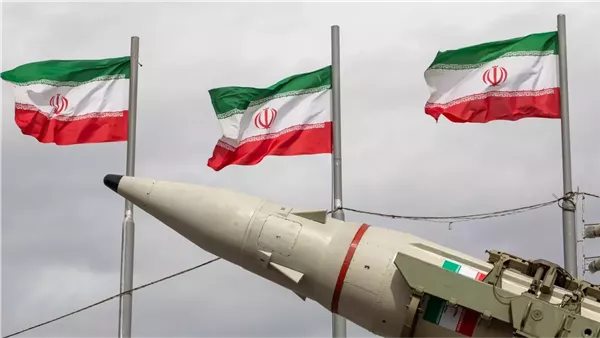 الحرس الثوري يعلن استهدف القوات الأمريكية في قاعدة "الظفرة" بالإمارات بصواريخ "فتاح وقدر" ومسيرات
