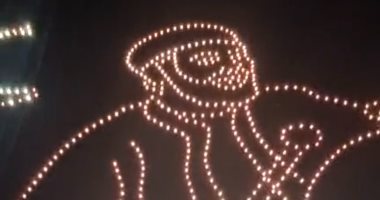 من التراث إلى السماء.. المسحراتى وزينة رمضان يزينان سماء مسجد الحسين