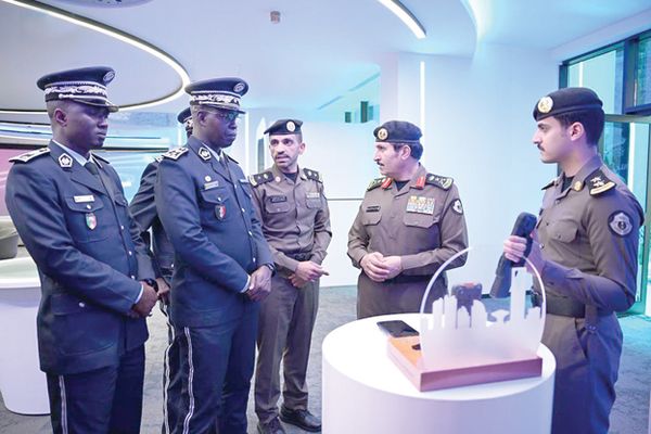 مدير الأمن العام يستقبل وفدًا أمنيًا من السنغال
