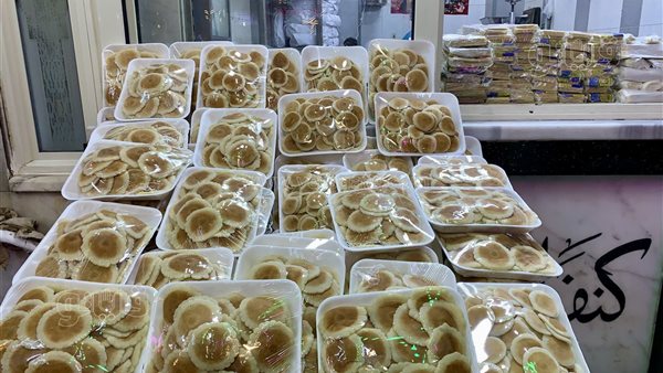 حكاية عمرها ألف عام، "الكنافة والقطايف" عادة مصرية لا تتبدل (صور)