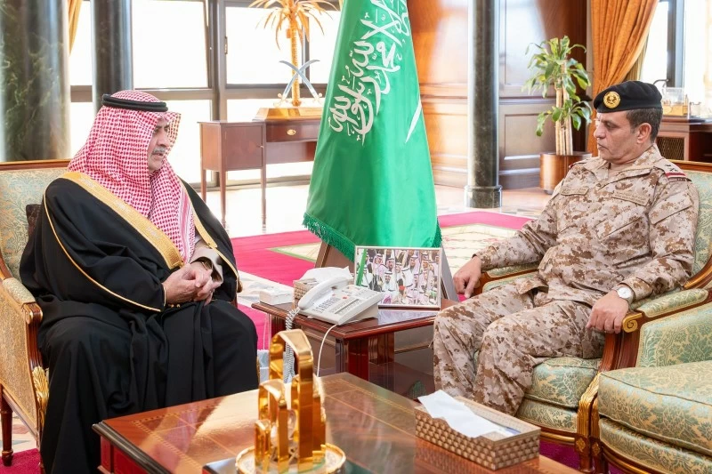 أمير تبوك يستقبل قائد المنطقة الشمالية الغربية