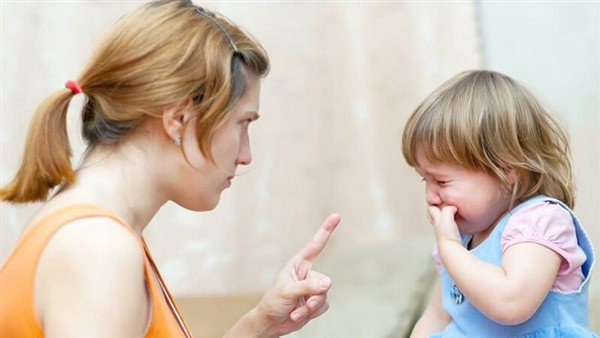 سلوكيات خاطئة تتبعها الأمهات تؤخر نمو الأطفال