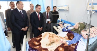 محافظ المنوفية يزور الأسر الفلسطينية بمستشفى شبين الكوم للتهنئة بالعيد