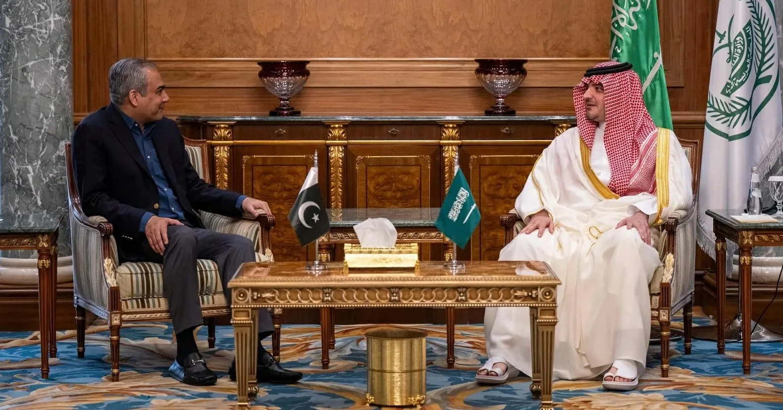وزير الداخلية ونظيره الباكستاني يبحثان التعاون والتنسيق الأمني بين البلدين