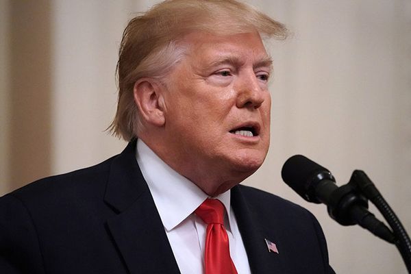 الرئيس الأمريكي يؤكد خوض مفاوضات دقيقة بشأن الحرب مع إيران