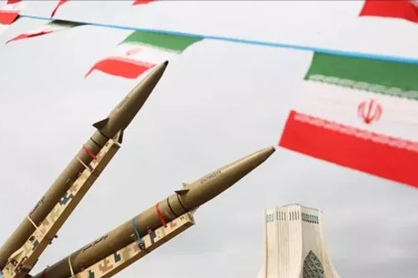إيران تنفي موافقتها على نقل جزء من مخزونها النووي إلى دولة ثالثة