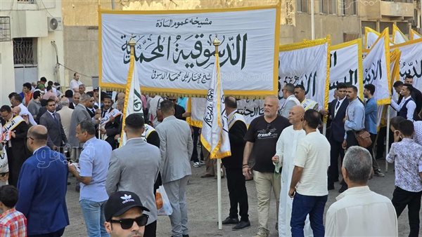 الطرق الصوفية تنظم موكبا للاحتفال باستطلاع هلال شهر رمضان