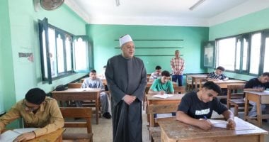 وكيل الأزهر يتابع امتحانات الثانوية.. ويؤكد: كل الإمكانات مسخرة لخدمة الطلاب