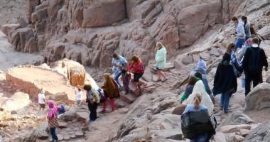 315 سائحا من مختلف الجنسيات لزيارة دير سانت كاترين وجبل موسى
