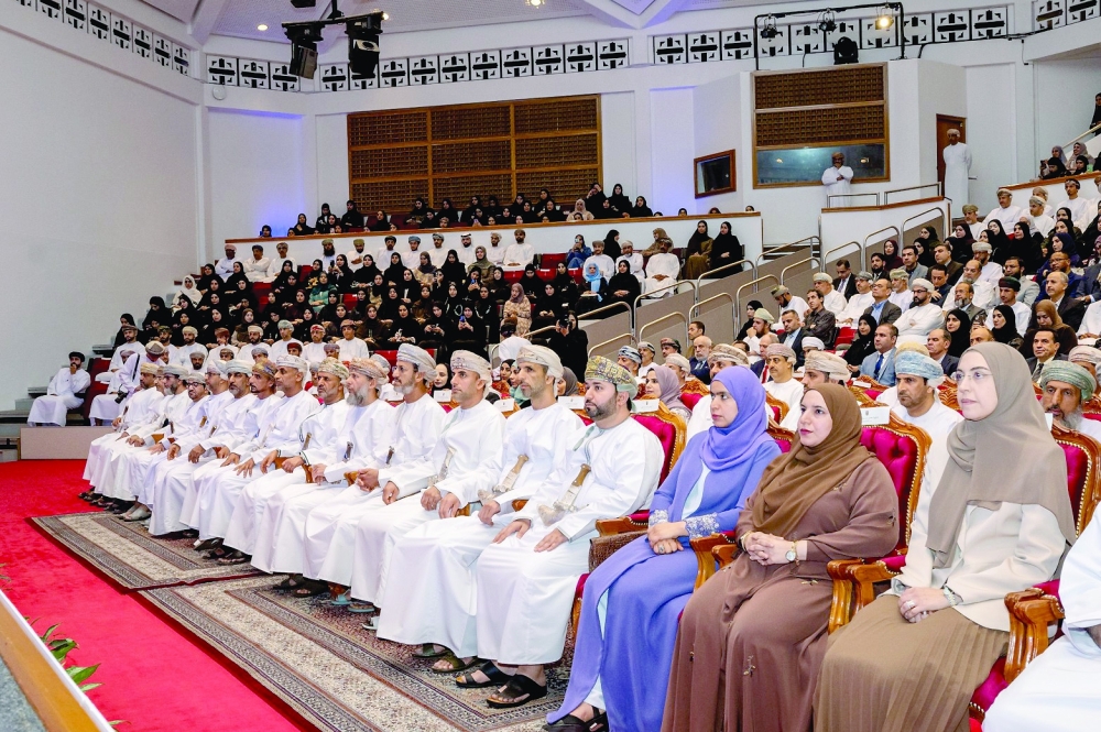 جامعة السلطان قابوس تكرّم 315 مجيدًا في يومها السنوي
