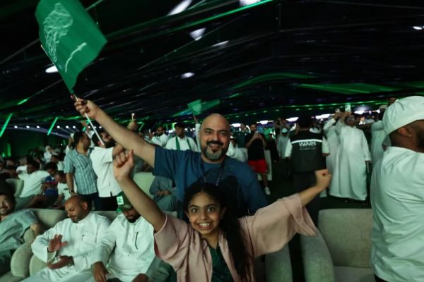 الإعلام الأمريكي يرصد مشهدًا استثنائيًا ارتبط بالمنتخب السعودي