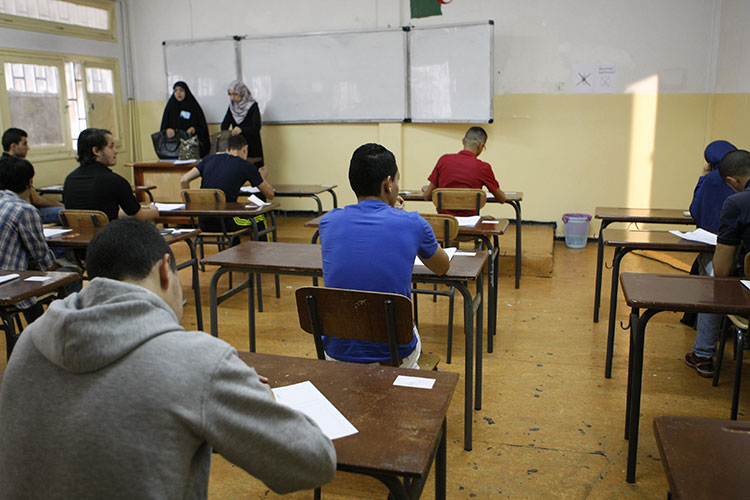 بيوت المرشحين للامتحانات الوطنية... طوارئ تتأرجح بين العلم والخرافة