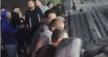 انقلاب سيارة في ميدان الرماية.. وإصابة السائق وشهامة المصريين تخطف المشهد