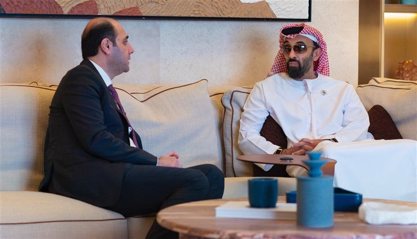 طحنون بن زايد وحازم الشرع يبحثان في أبوظبي مستجدات القطاع الاقتصادي
