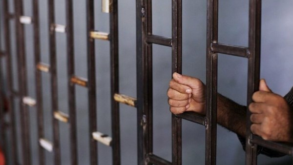 حبس 6 متهمين في واقعة إجبار شاب على ارتداء ملابس نسائية بالقليوبية