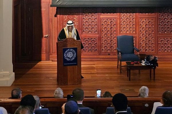 تركي الفيصل: الإيمان والأخلاق أُسُس لمواجهة تحديات البشرية