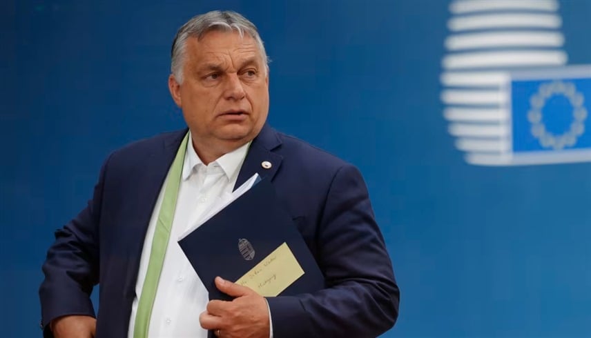 "تنمية البطن" بدلاً من الجيش.. زيلينسكي يسخر من أوربان